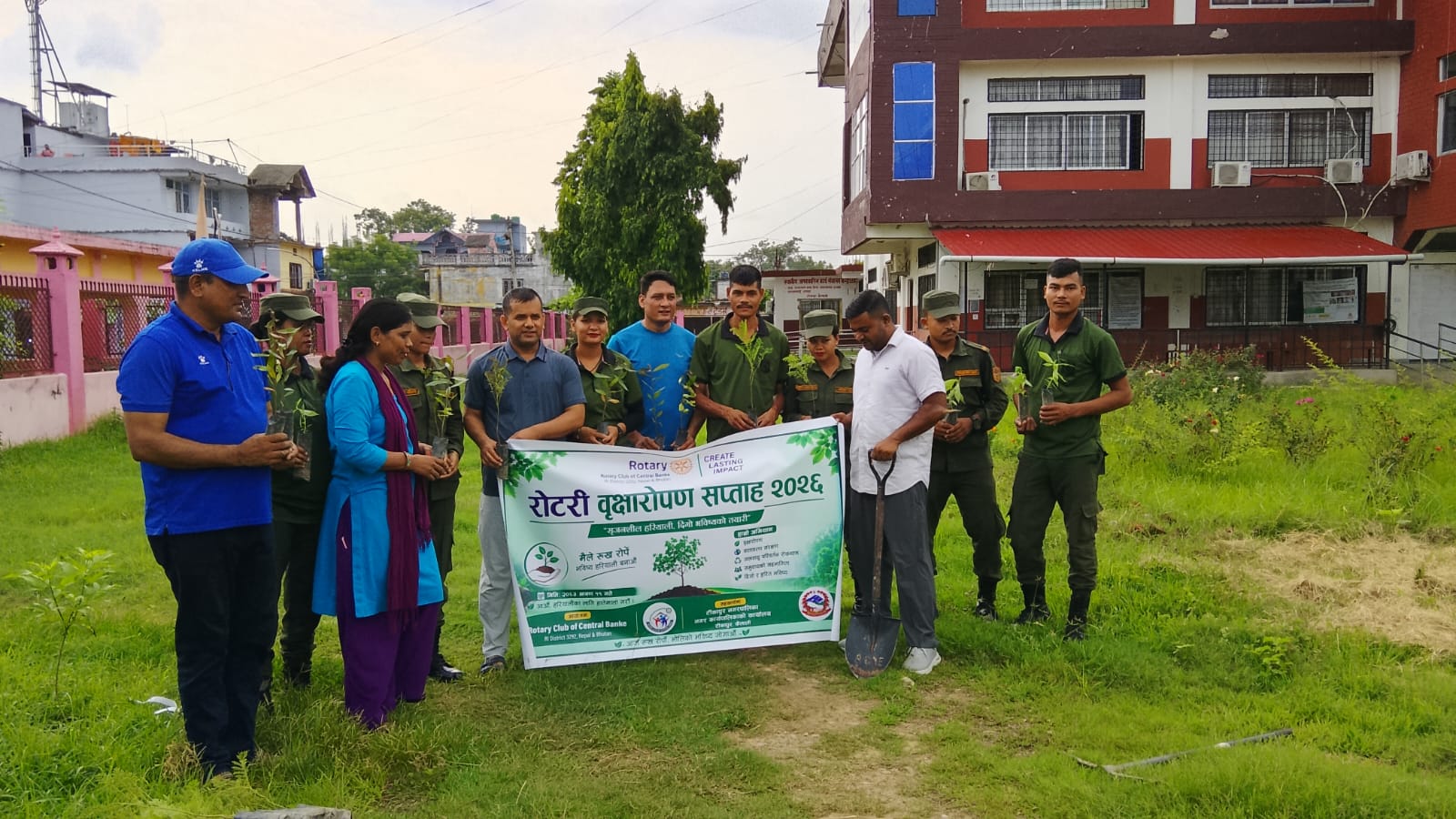 रोटरी क्लब अफ सेन्ट्रल बाँकेद्वारा टिकापुरमा १५० बिरुवा रोपेर हरित अभियानलाई निरन्तरता