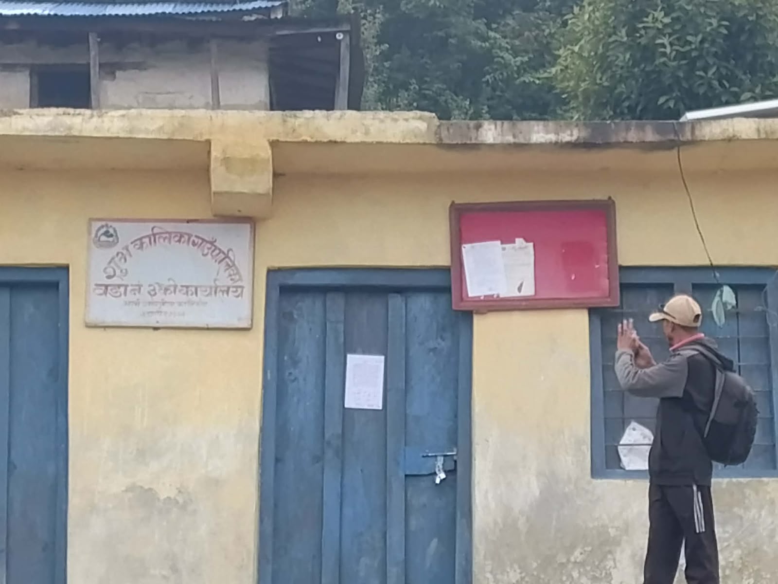 शुभकालिका वडा नं. ३ कार्यालय आसपासमै अवैध मदिरा बिक्री-वितरण, स्थानीय आक्रोशित