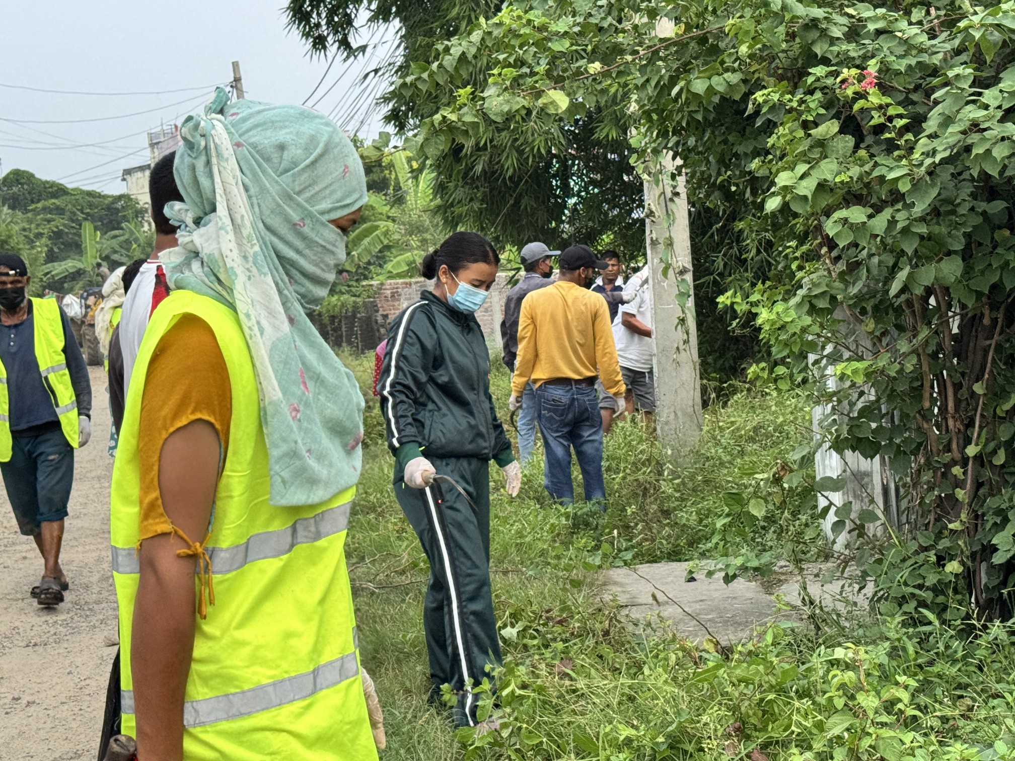‘सफा गरौँ, सुन्दर कोहलपुर बनाऔँ’ अभियानमा जुटे युवा र नगर प्रहरी